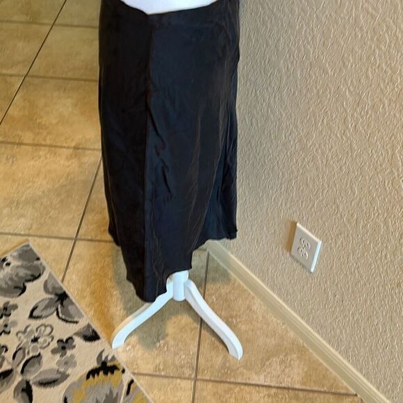 Chaser Womens M Satin Flared Midi Skirt Solid Black Minimalist Office Modest New - Picture 3 of 9